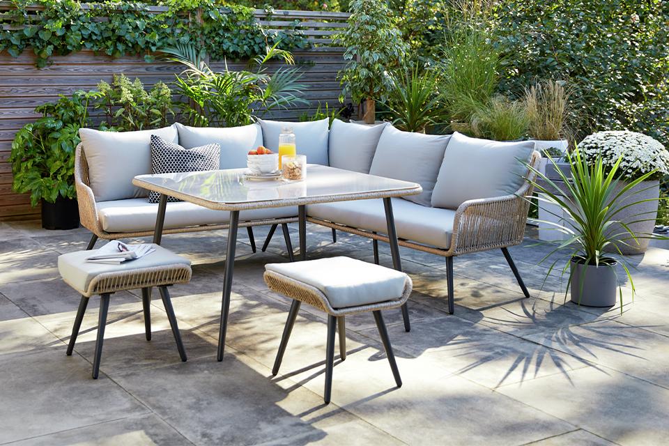 Which are the several types of garden tables?
